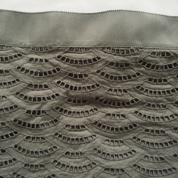 J. Crew Gray Eyelet Skirt Size 4 - Picture 5 of 6